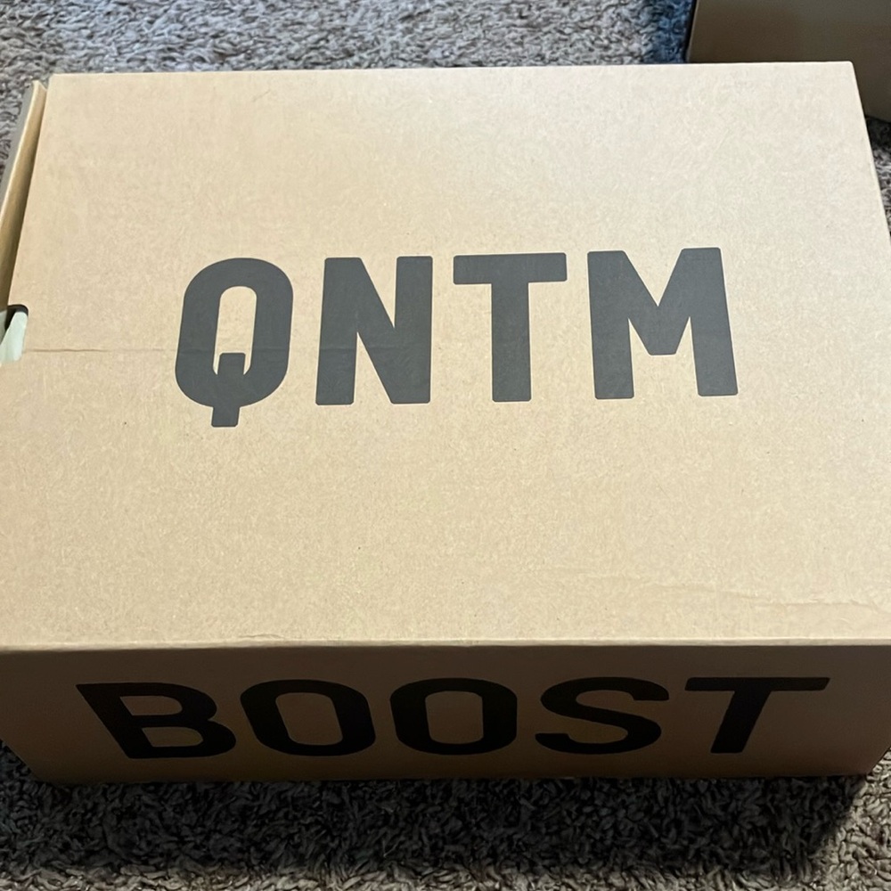 Yeezy QNTM 9.5 NWT in box 
Purchased June 2023
MISTSL BASKETBALL SHOES